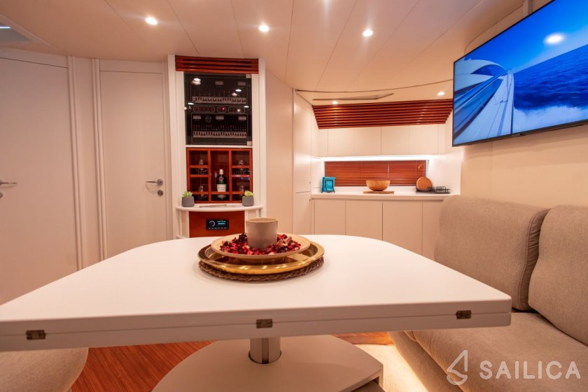 Pershing 52 - Yacht Charter Sailica