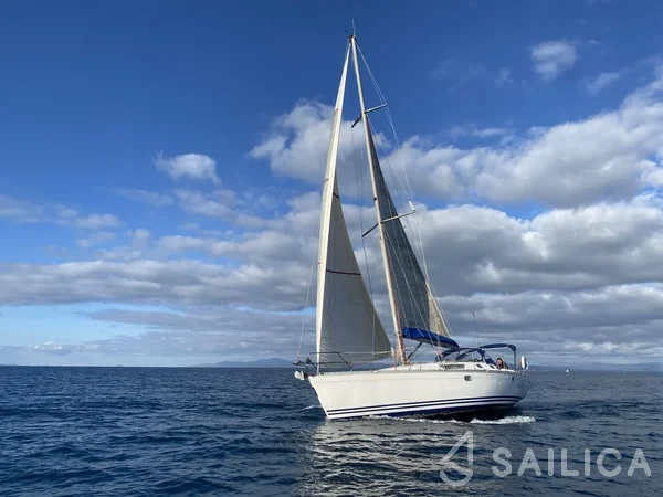 Sun Odyssey 42.2 - Yacht Charter Sailica