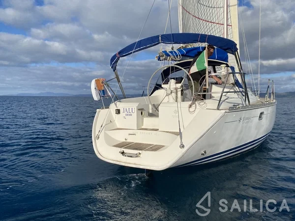Sun Odyssey 42.2 - Yacht Charter Sailica