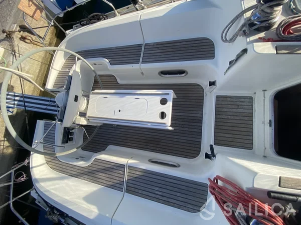 Sun Odyssey 42.2 - Yacht Charter Sailica