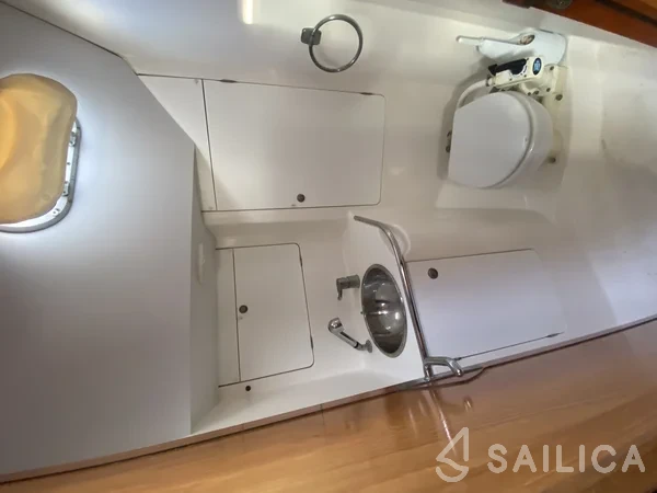 Sun Odyssey 42.2 - Yacht Charter Sailica