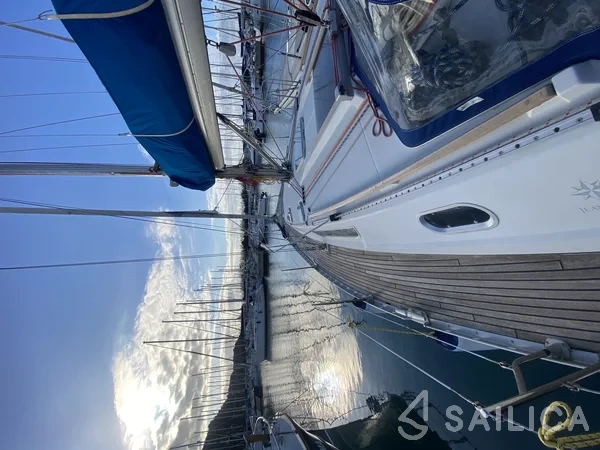 Sun Odyssey 42.2 - Yacht Charter Sailica