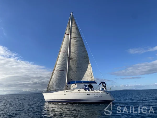 Sun Odyssey 42.2 - Yacht Charter Sailica