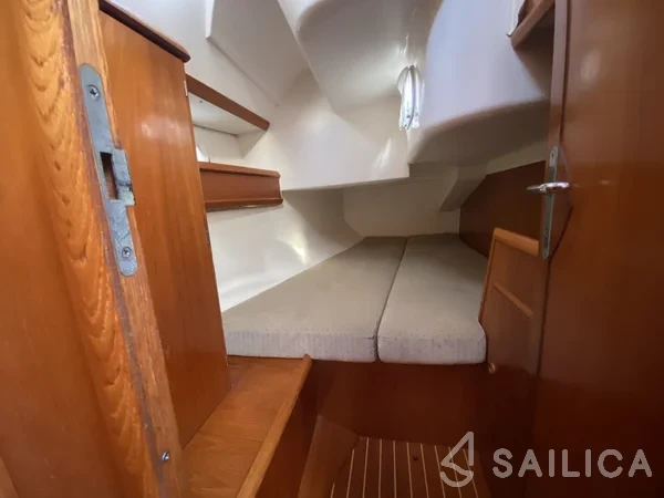 Sun Odyssey 42.2 - Yacht Charter Sailica