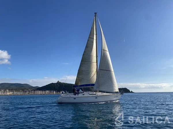 Sun Odyssey 42.2 - Yacht Charter Sailica