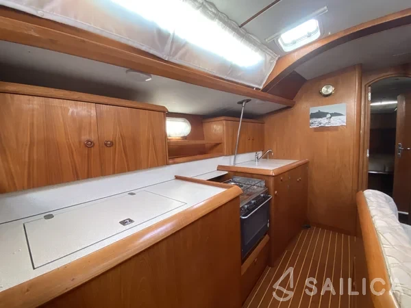 Sun Odyssey 42.2 - Yacht Charter Sailica