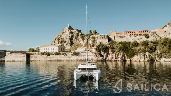 Lagoon 42 - Yacht Charter Sailica