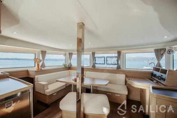 Lagoon 42 - Yacht Charter Sailica