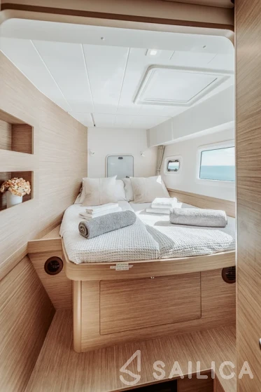 Lagoon 42 - Yacht Charter Sailica