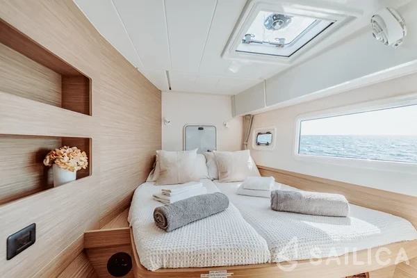 Lagoon 42 - Yacht Charter Sailica