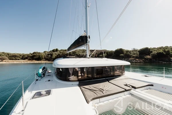 Lagoon 42 - Yacht Charter Sailica