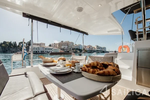 Lagoon 42 - Yacht Charter Sailica