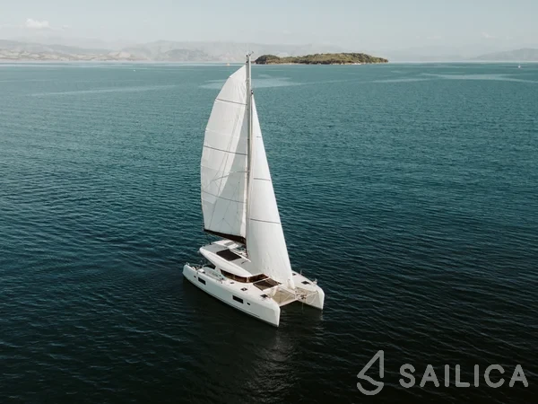 Lagoon 42 - Yacht Charter Sailica