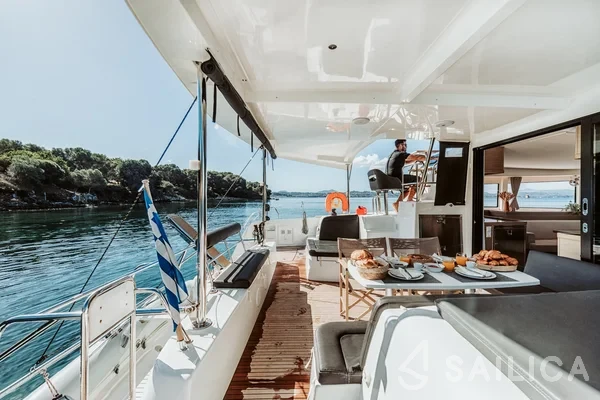 Lagoon 42 - Yacht Charter Sailica