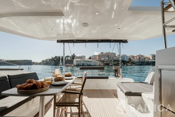 Lagoon 42 - Yacht Charter Sailica