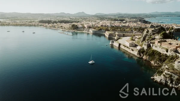Lagoon 42 - Yacht Charter Sailica