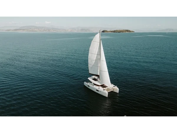 Lagoon 42 - Yacht Charter Sailica