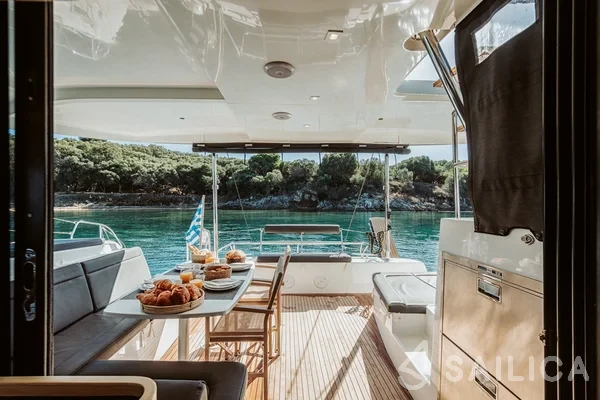 Lagoon 42 - Yacht Charter Sailica