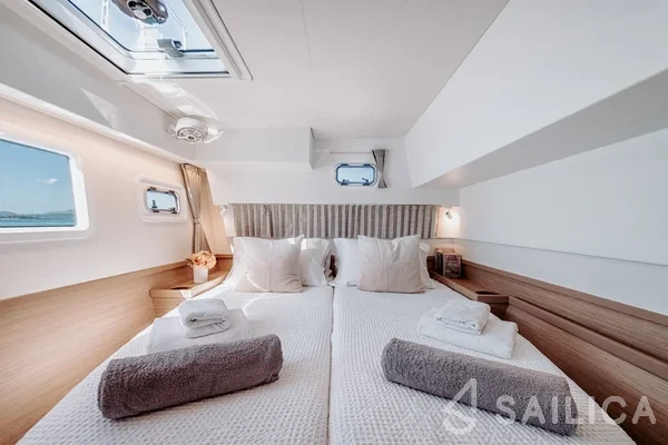 Lagoon 42 - Yacht Charter Sailica