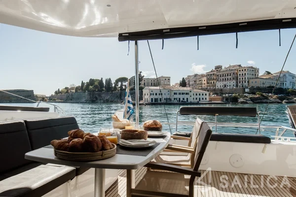 Lagoon 42 - Yacht Charter Sailica