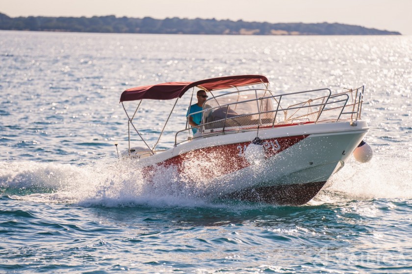 Voyager 21 - Yacht Charter Sailica