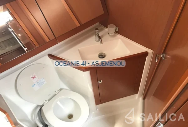Oceanis 41 - Yacht Charter Sailica