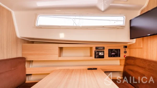 Nexus Revo 870 Prestige - Yacht Charter Sailica