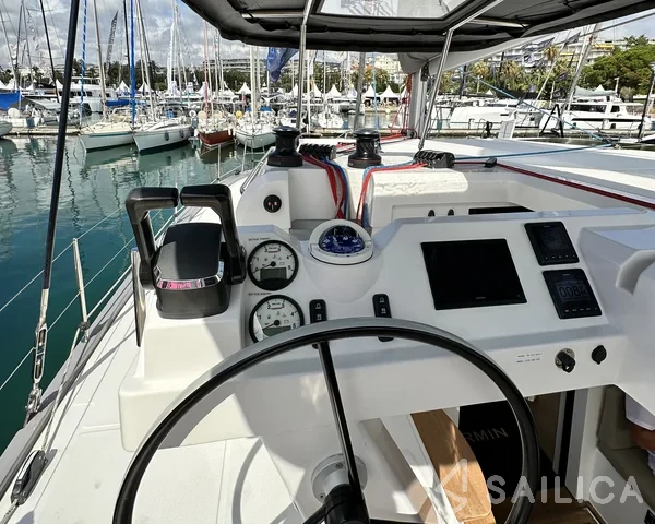 Aventura 37 - Yacht Charter Sailica