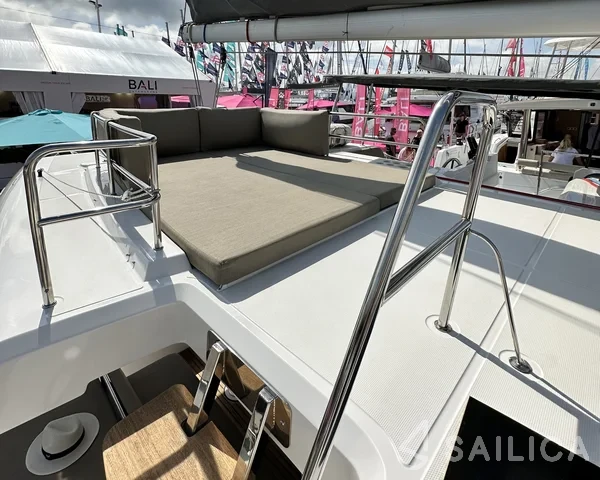 Aventura 37 - Yacht Charter Sailica