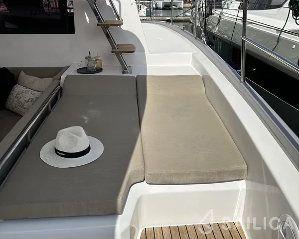 Aventura 37 - Yacht Charter Sailica