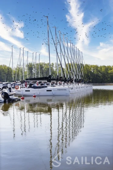 Maxus 34 - Yacht Charter Sailica