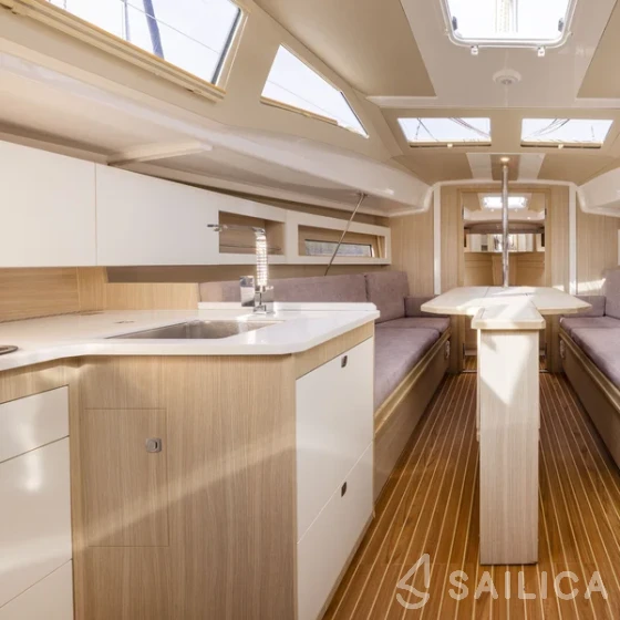 Maxus 34 - Yacht Charter Sailica