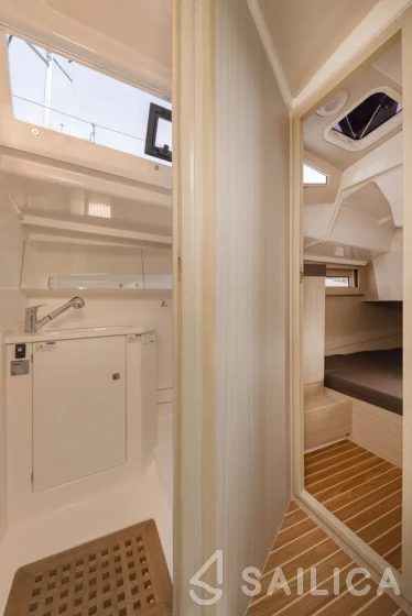 Maxus 34 - Yacht Charter Sailica