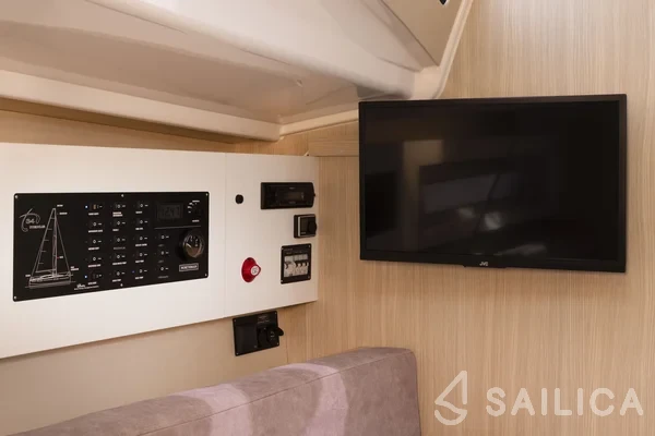Maxus 34 - Yacht Charter Sailica