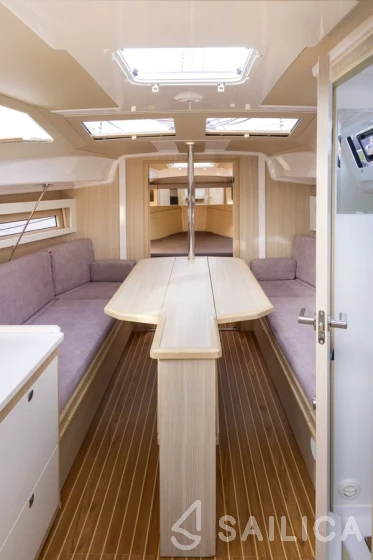 Maxus 34 - Yacht Charter Sailica