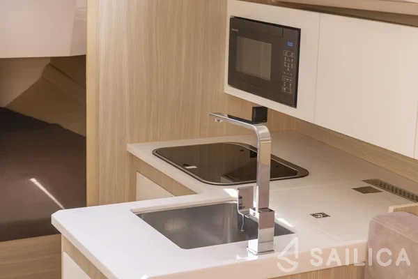 Maxus 34 - Yacht Charter Sailica