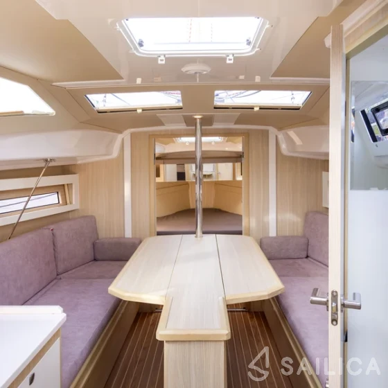Maxus 34 - Yacht Charter Sailica
