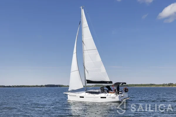 Maxus 34 - Yacht Charter Sailica