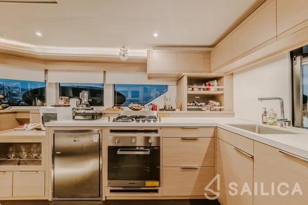 Lagoon 55 - Yacht Charter Sailica