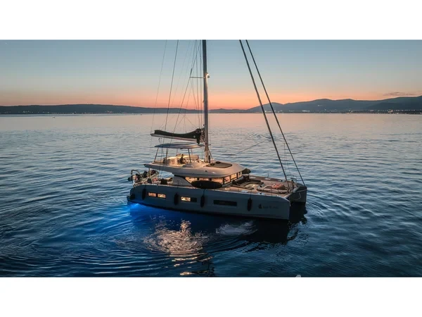 Lagoon 55 - Yacht Charter Sailica