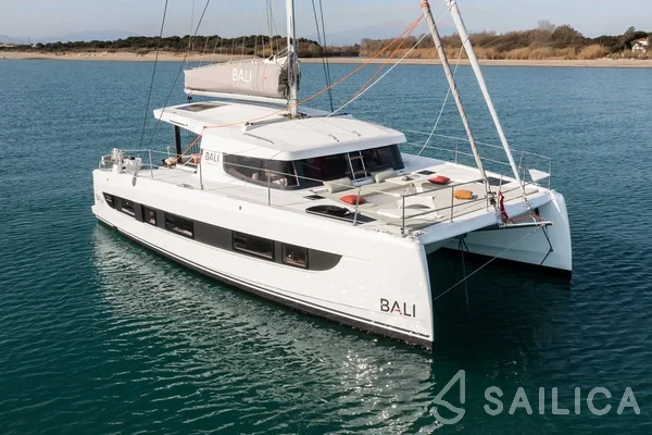 Bali Catsmart - Yacht Charter Sailica