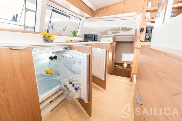 Bali Catsmart - Yacht Charter Sailica