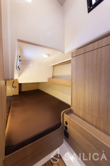 Nexus Revo 870 Prestige - Yacht Charter Sailica