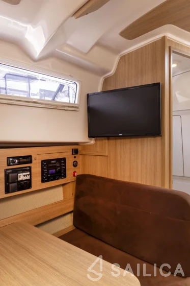 Nexus Revo 870 Prestige - Yacht Charter Sailica