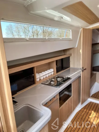 Nexus Revo 870 Prestige - Yacht Charter Sailica