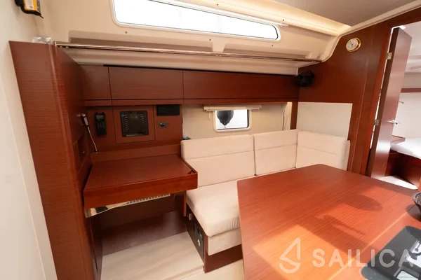 Hanse 418 - Yacht Charter Sailica