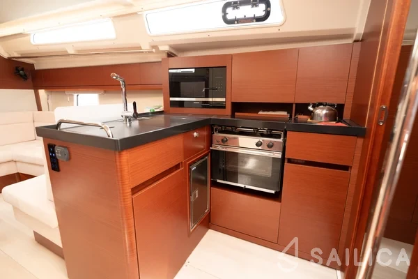 Hanse 418 - Yacht Charter Sailica