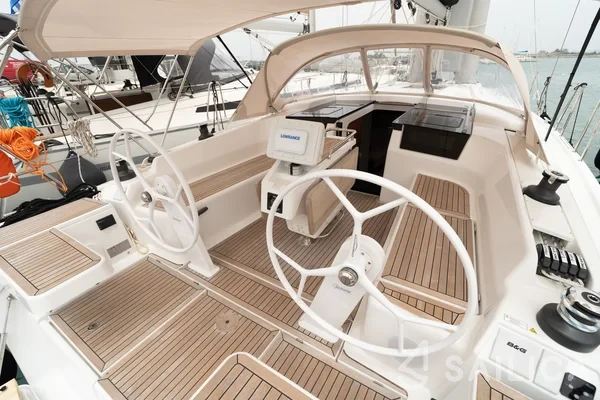 Hanse 418 - Yacht Charter Sailica