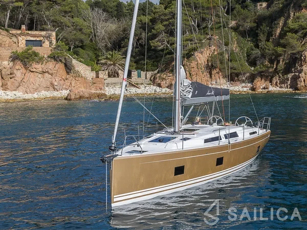 Hanse 418 - Yacht Charter Sailica