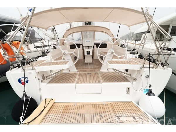 Hanse 418 - Yacht Charter Sailica